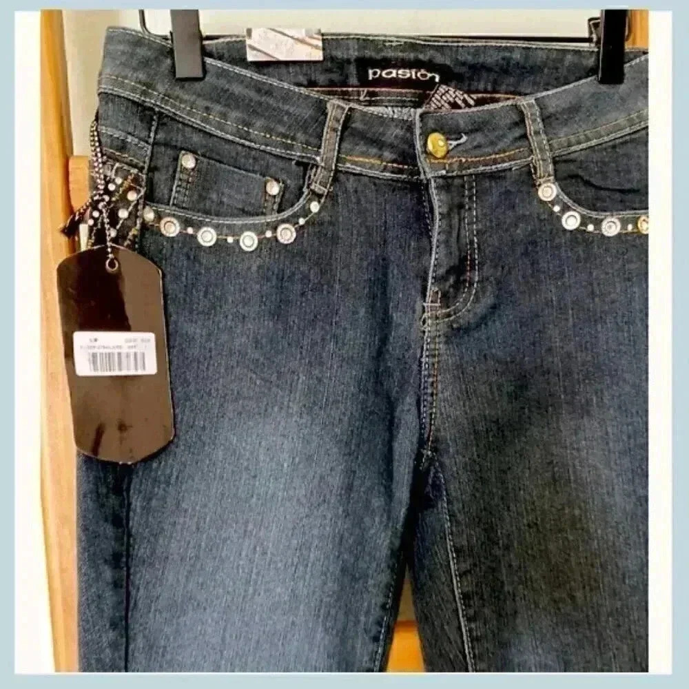💎 NWT Pasion Crystal Embellished Jeans – Juniors Size 7 💎 - Picture 3 of 9
